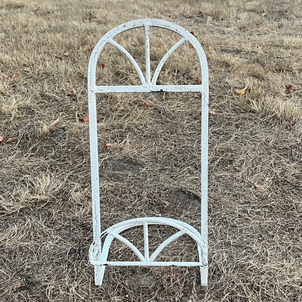 Vintage White Cracket Metal Picture Display Cook Book Stand Plat Easel